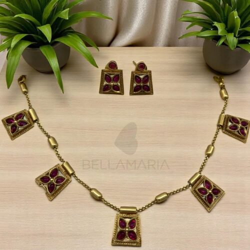 SIMPLE RECTANGLE WITH GOLDEN OVAL BEADS-NE0022