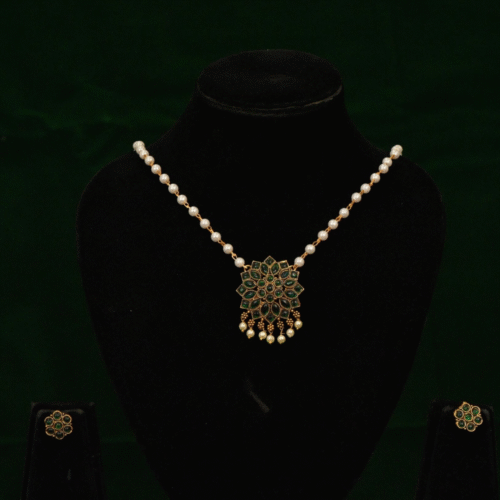 FLORAL PENDANT WITH PEARL CHAIN-NE0111